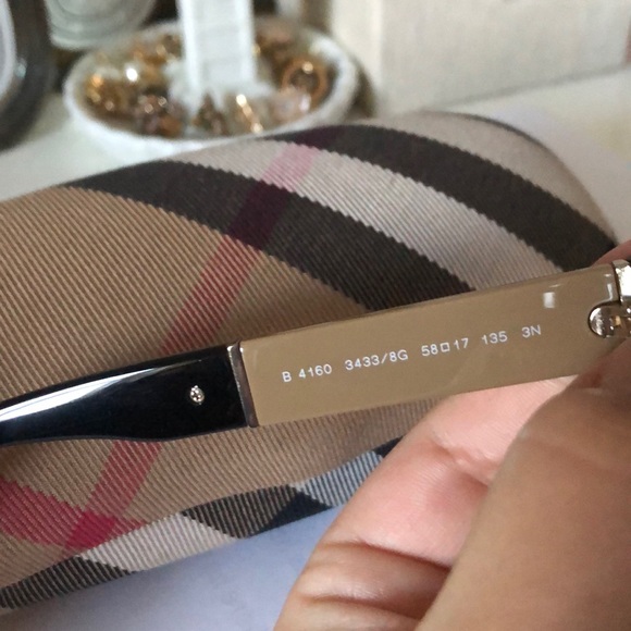 Authentic Burberry sunglasses! - Picture 4 of 5